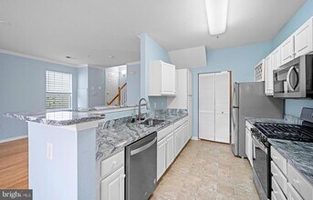 13121 Marcey Creek Rd in Herndon, VA - Building Photo - Building Photo