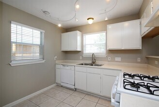 9038 McGallion Rd in Houston, TX - Building Photo - Building Photo