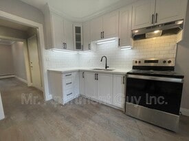 1148 Queen's Blvd in Kitchener, ON - Building Photo