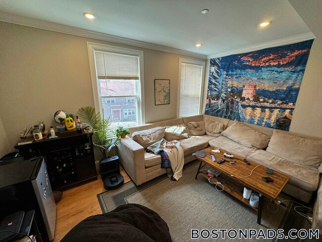 183 River St, Unit 2 in Cambridge, MA - Foto de edificio - Building Photo