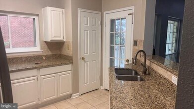 674 Gateway Dr SE in Leesburg, VA - Building Photo - Building Photo