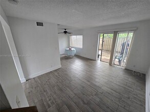 5924 NW 21st St in Lauderhill, FL - Building Photo - Building Photo
