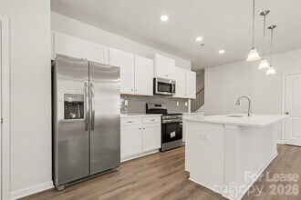 1715 Troon Dr in Salisbury, NC - Foto de edificio - Building Photo