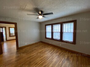 905 N Oliver St in Wichita, KS - Foto de edificio - Building Photo