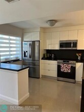 16501 Blatt Blvd in Weston, FL - Building Photo - Building Photo