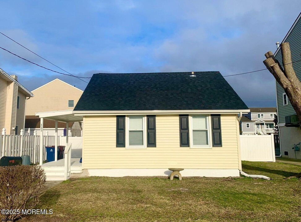 325 N Somerset Ave in Ventnor City, NJ - Foto de edificio