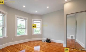 164 Hyde Park Ave, Unit 3 in Boston, MA - Building Photo - Building Photo