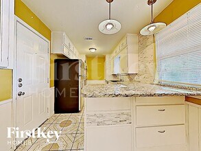 2405 Laredo Ct in Arlington, TX - Building Photo - Building Photo