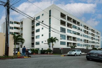 1555 Pohaku St in Honolulu, HI - Foto de edificio - Building Photo