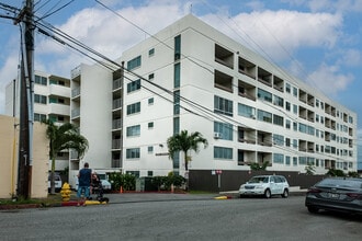 1555 Pohaku St in Honolulu, HI - Building Photo - Building Photo