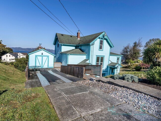 3088 Harrison Ave in Astoria, OR - Foto de edificio - Building Photo
