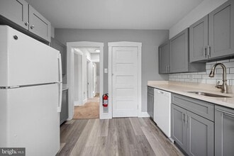 28 E Holly Ave in Oaklyn, NJ - Building Photo - Building Photo