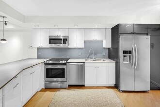 300 N State St, Unit 2510 in Chicago, IL - Building Photo - Building Photo