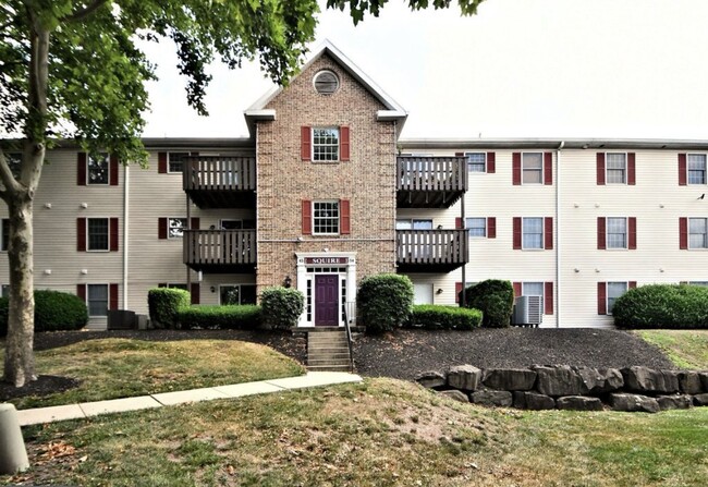 620 Manatawny St, Unit Squire #52 in Pottstown, PA - Foto de edificio - Building Photo