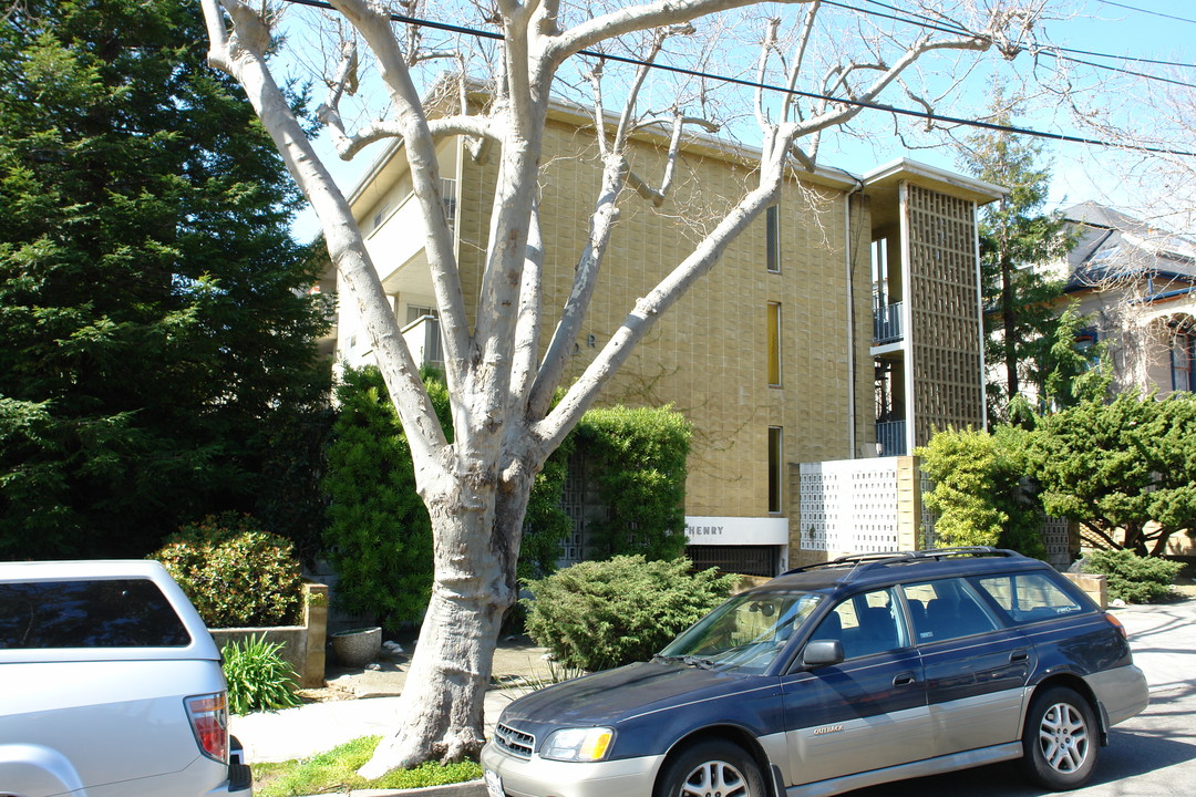 The Luxor Apartments in Berkeley, CA - Building Photo