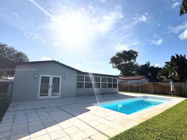 property at 401 S Highland Dr