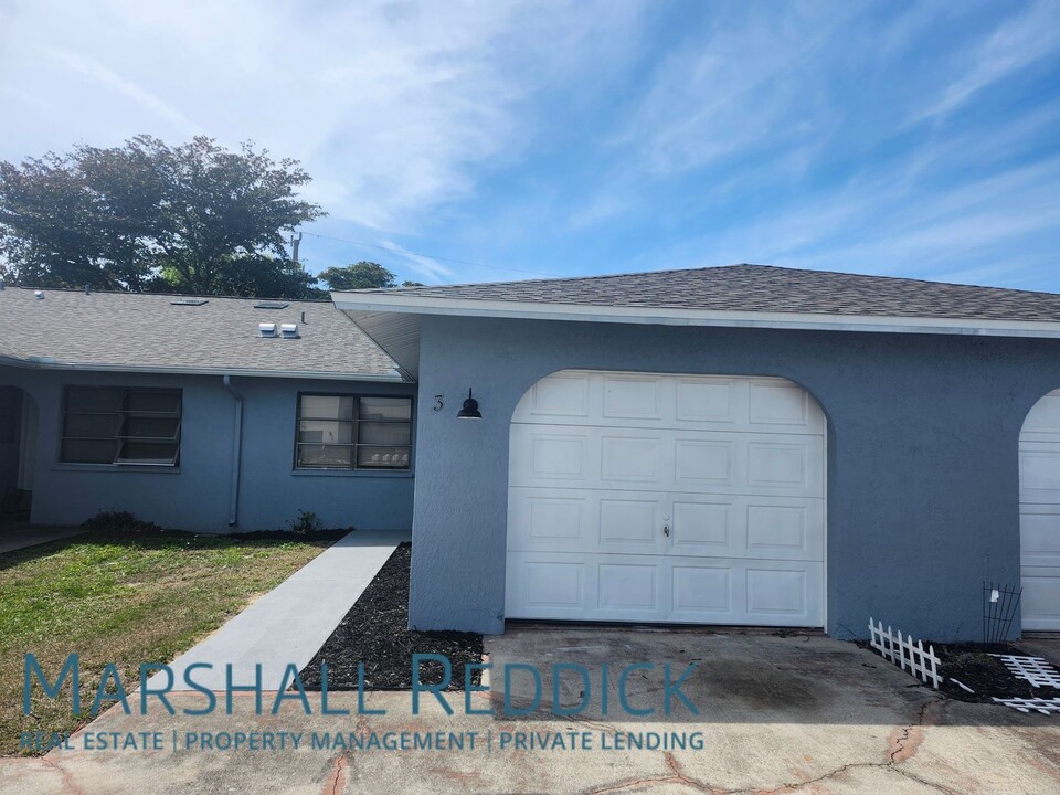 232 NE 16th Pl in Cape Coral, FL - Foto de edificio