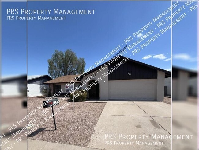 property at 3102 N Woodburne Dr