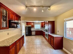 8121 Hercules Dr in Las Vegas, NV - Building Photo - Building Photo