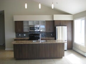 Road to Nowhere 8Plex Apartments in Iqaluit, NU - Building Photo - Building Photo