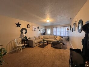 520 Sunnyslope St in Emporia, KS - Building Photo - Building Photo