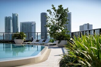 23 NE 17th Ter in Miami, FL - Building Photo - Building Photo