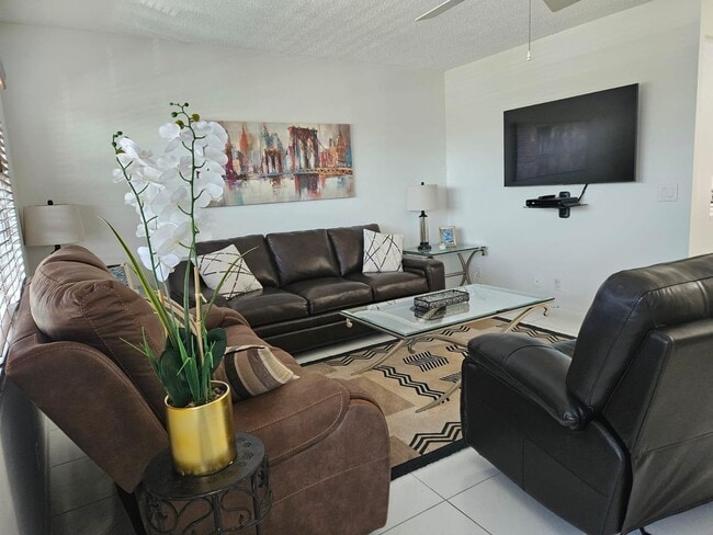 4014 Cornwall Dr in Boca Raton, FL - Building Photo - Building Photo