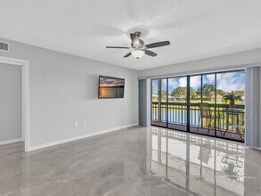 3200 Twin Lakes Terrace in Fort Pierce, FL - Building Photo - Building Photo