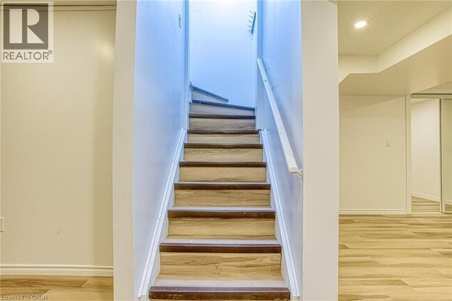 72 Nanaimo Cres in Stoney Creek, ON - Building Photo - Building Photo