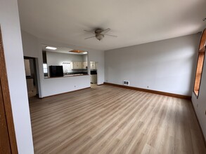 127 Front St, Unit 127B in Beaver Dam, WI - Building Photo - Building Photo