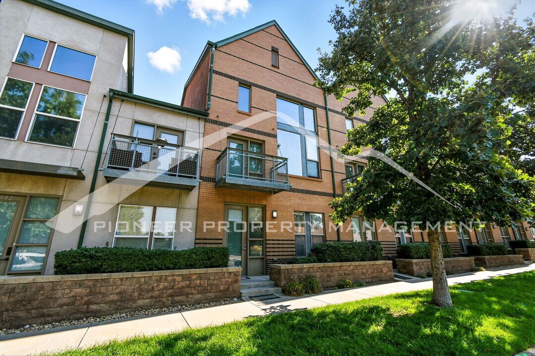 2384 S Xanadu Way in Aurora, CO - Building Photo