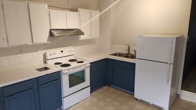 1717 SE Clatsop St, Unit B in Portland, OR - Building Photo - Building Photo