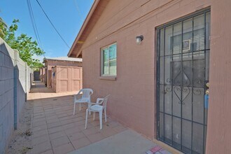 2437 E Clarendon Ave, Unit # 3 in Phoenix, AZ - Building Photo - Building Photo