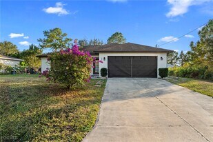 2805 66th St W in Lehigh Acres, FL - Building Photo