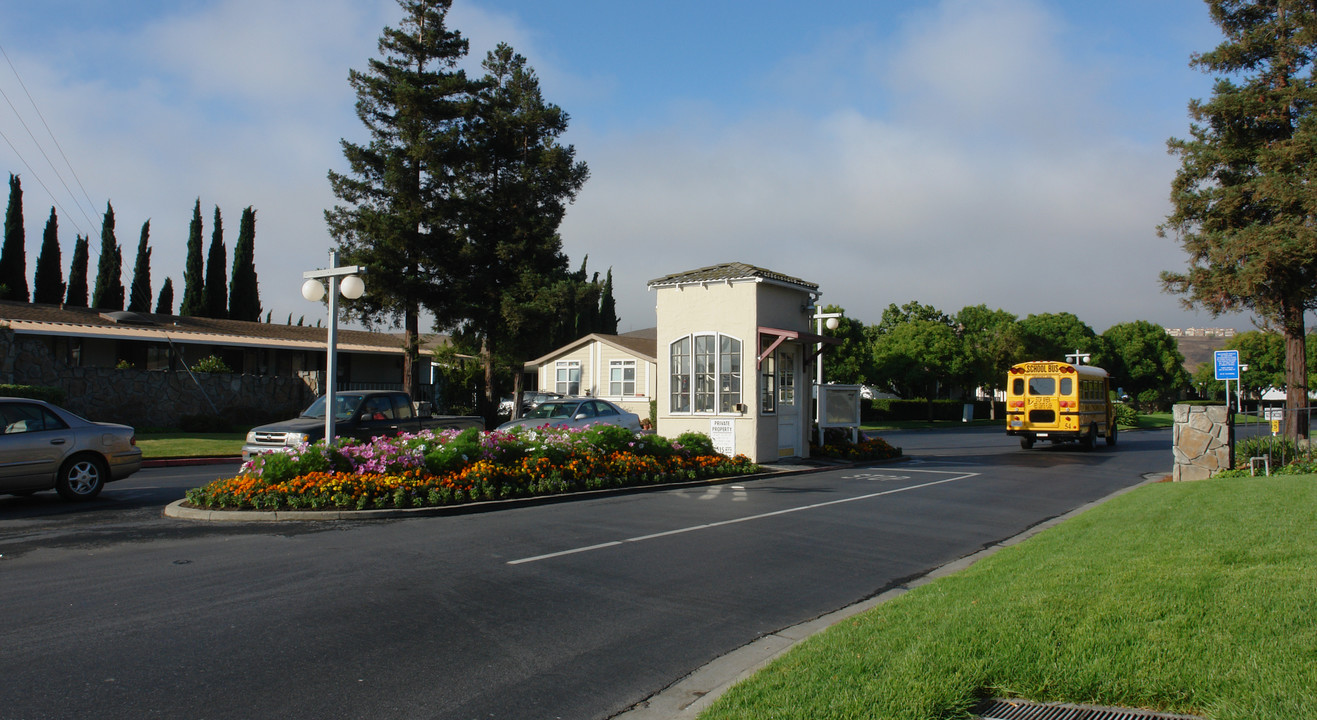 Chateau La Salle in San Jose, CA - Building Photo