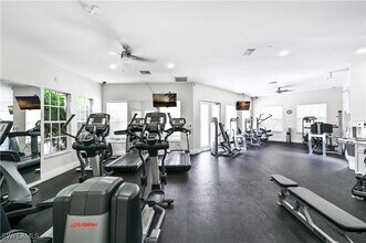 6453 Autumn Woods Blvd in Naples, FL - Foto de edificio - Building Photo
