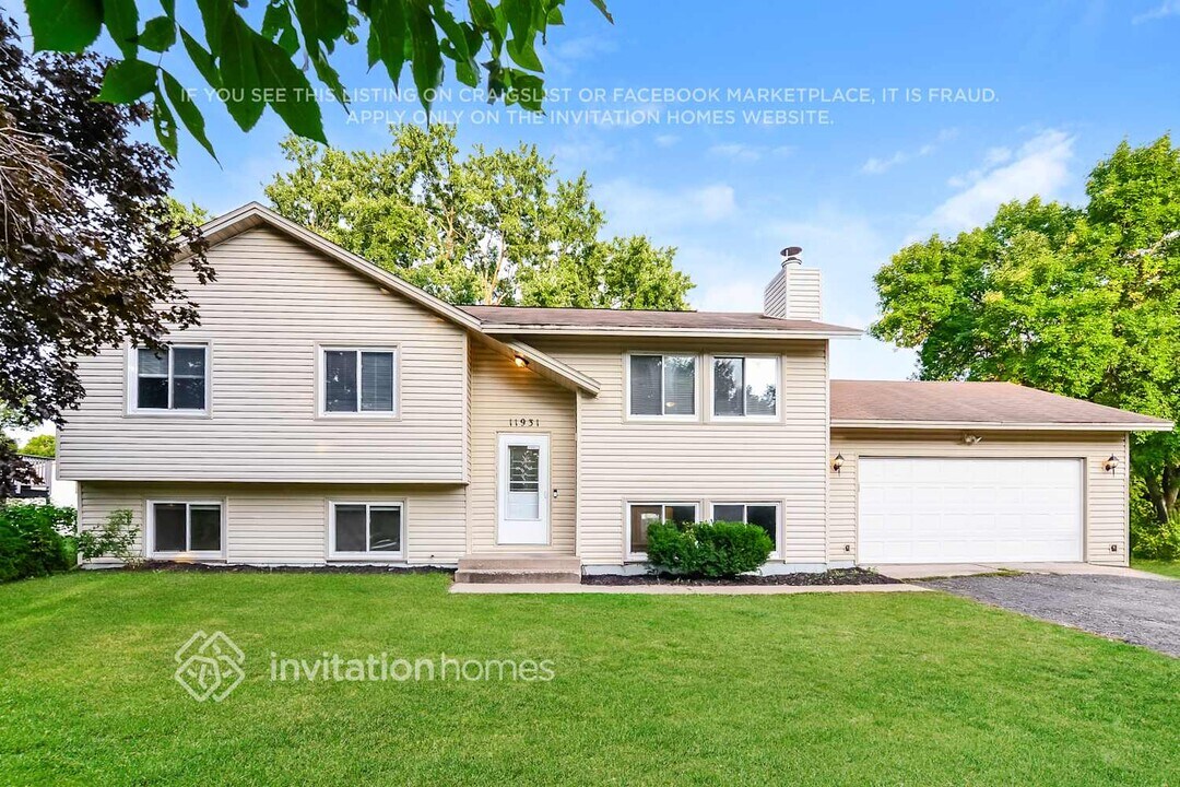 11931 Crane St NW in Minneapolis, MN - Foto de edificio