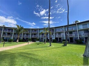 87-561-561 Farrington Hwy in Waianae, HI - Foto de edificio - Building Photo