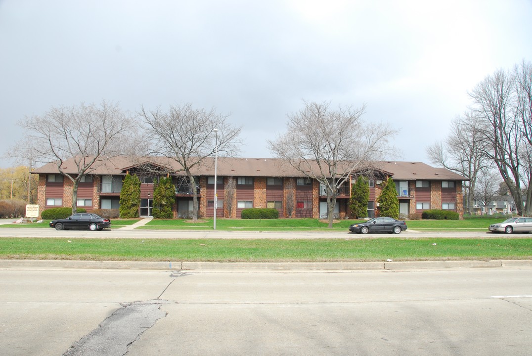 Good Hope Apartment Homes in Milwaukee, WI - Building Photo