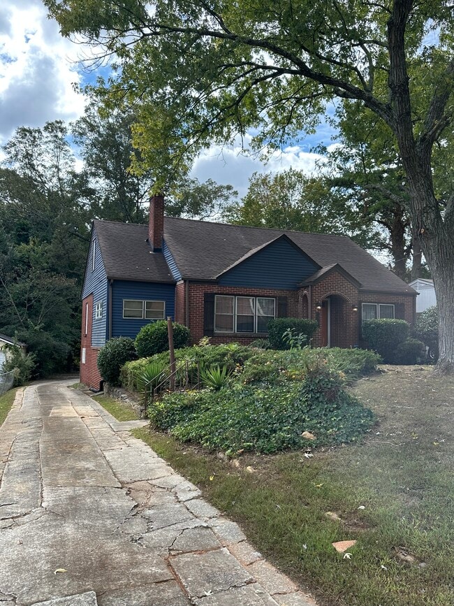 958 Winburn Dr in East Point, GA - Building Photo - Building Photo