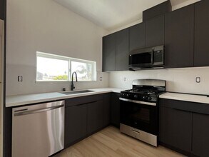 4900 Lennox Blvd in Inglewood, CA - Building Photo - Building Photo