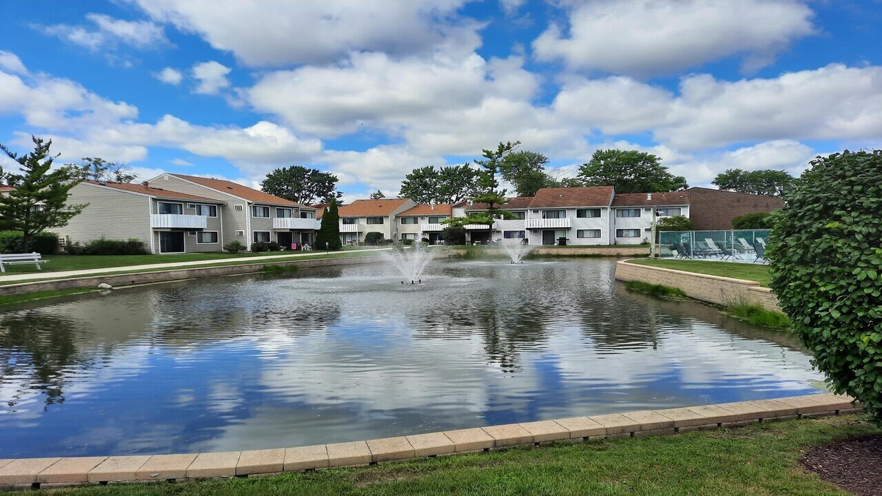 3900 Bayside Dr in Palatine, IL - Building Photo