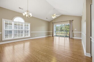 4647 Wild Iris Dr in Myrtle Beach, SC - Foto de edificio - Building Photo