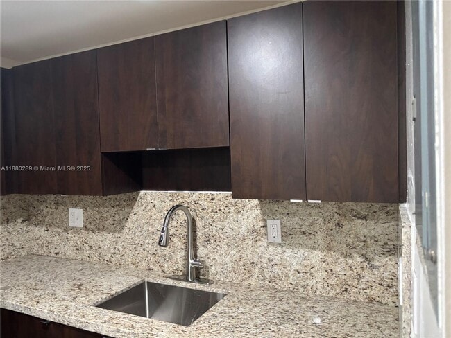 10421 Mahogany Key Cir in Miami, FL - Building Photo - Building Photo