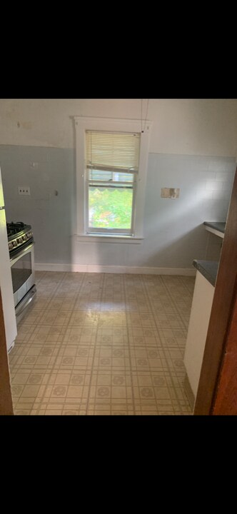 44102 W 99th St-Unit -Upstairs in Cleveland, OH - Building Photo