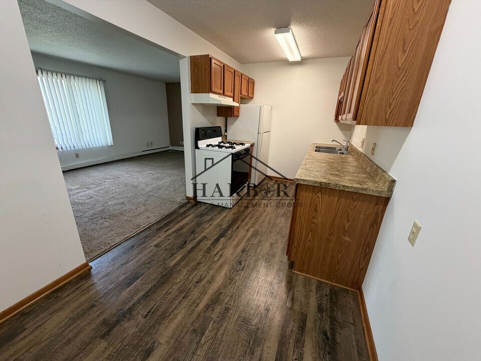 110 2nd Ave NE in Hayfield, MN - Building Photo