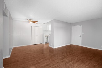 Walnut Wood Apartments in Carmichael, CA - Foto de edificio - Building Photo