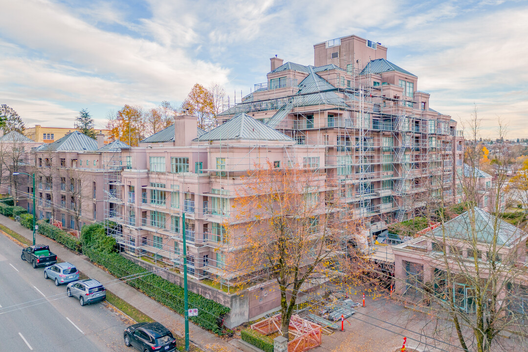 2418-2588 E Broadway in Vancouver, BC - Building Photo