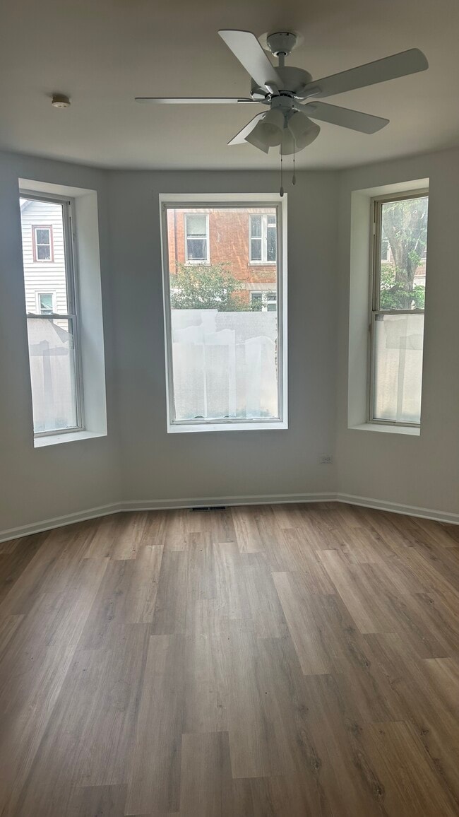 3219 W 23rd St, Unit 1 in Chicago, IL - Foto de edificio - Building Photo