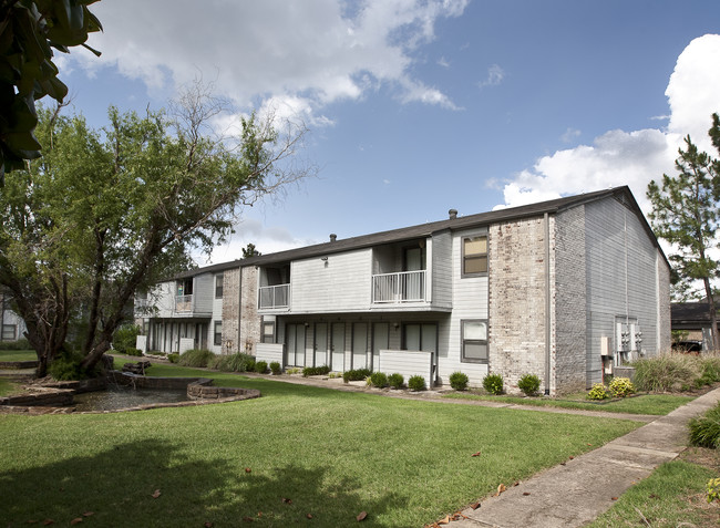 Shadowbrook Apartments in Fort Smith, AR - Building Photo - Building Photo